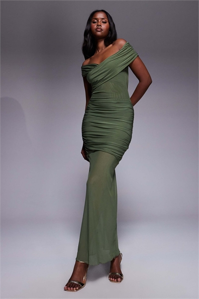 Эксклюзивное двухслойное облегающее макси-платье с открытыми плечами и прозрачным сетчатым подолом артикул 148784032