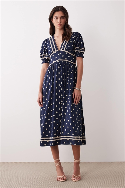 Платье средней длины с рукавами-буфами Saffy в горошек темно-синего цвета артикул 154034038