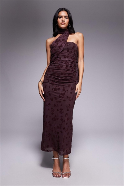 Макси-платье-бандо с шарфом шоколадно-коричневого цвета артикул 152561718