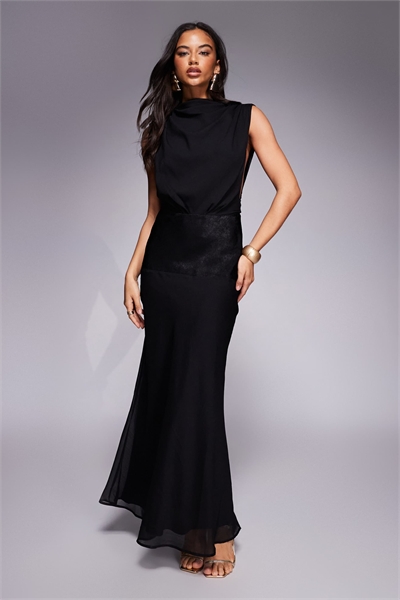 Макси-платье с атласными вставками на шее, черного цвета артикул 151300469