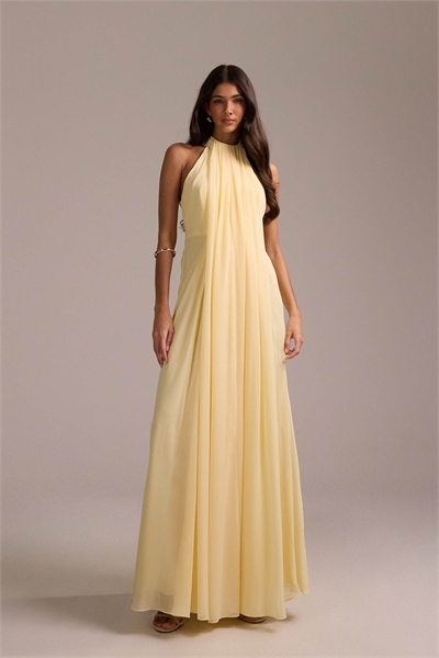 Макси-платье с открытыми плечами и драпировкой в греческом стиле для подружки невесты артикул 153254893