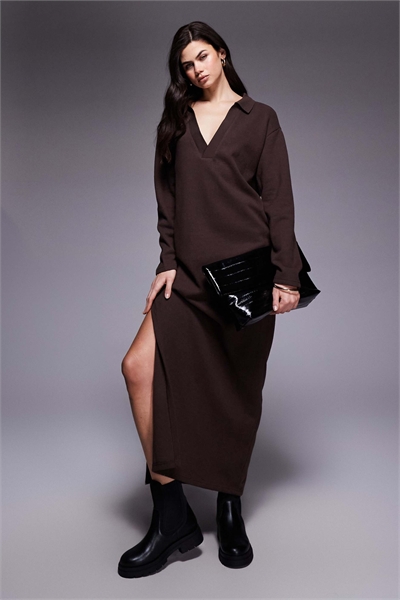 Сверхмягкое платье-поло миди коричневого цвета артикул 150077924