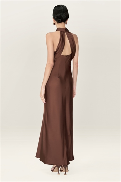 Платья Сейшельские островные платья с атласным горловиной-хомутом средней длины шоколадно-коричневого цвета артикул 155951060
