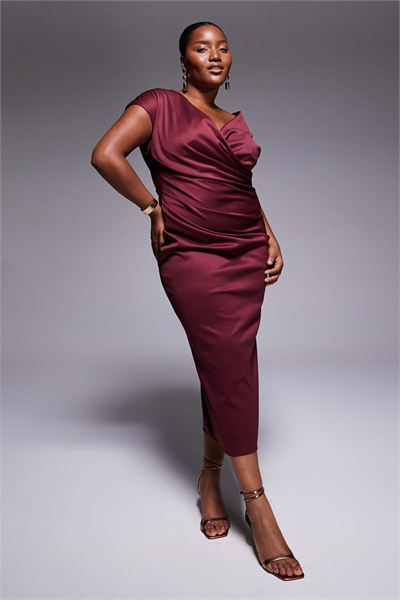 ASOS DESIGN Curve Структурированное платье средней длины с рукавами-крылышками и драпировкой на груди темно-бордового цвета артикул 149853989