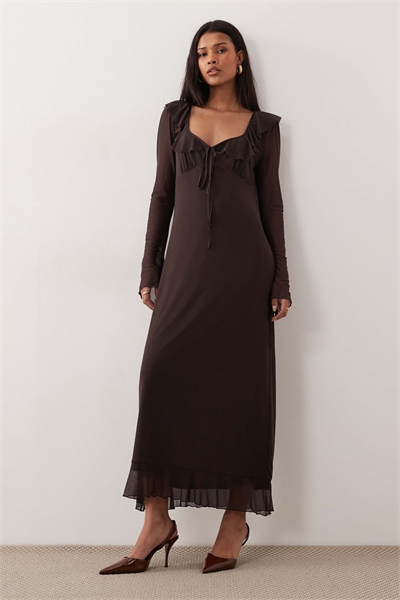 Платье средней длины с длинными рукавами, с оборками на декольте и сеткой артикул 152590463