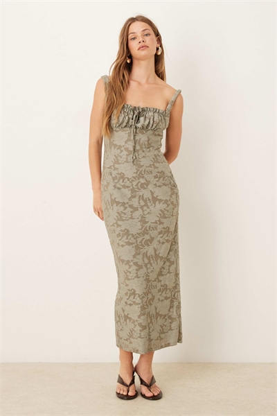 Платье средней длины с рюшами на груди и корсетом, цвет хаки, с эффектом выгорания артикул 149921641