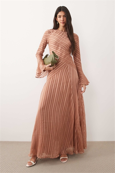 Макси-платье с расклешенными рукавами и оборкой по низу артикул 150005557