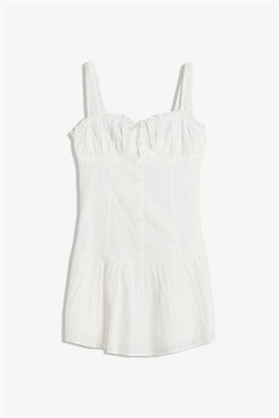 Приталенное вышитое мини-платье с воланом белого цвета артикул 151034312