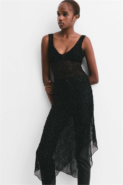 Блестящее кружевное платье средней длины черного цвета артикул 153489143