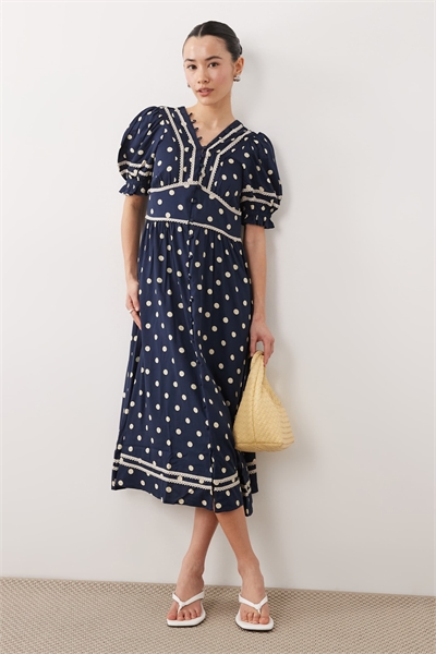 Nobody's Child Petite Saffy платье-миди с рукавами-колокольчиками в горошек, темно-синее артикул 153886919