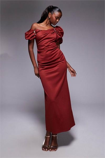 Платье средней длины с заниженными плечами, рукавами-буфами и структурным кроем, цвет ржавчины артикул 151640789