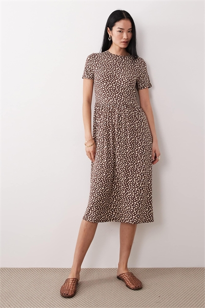 Короткий рукав, длина миди, печатный узор в коричневом цвете артикул 154975987