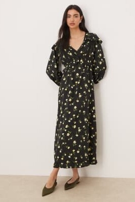 Длинное платье средней длины с длинными рукавами и мелким цветочным принтом, желтого цвета артикул 153720144