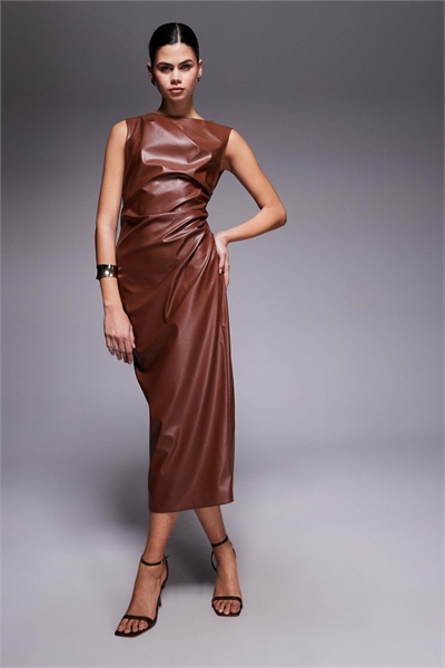 Платье-миди без рукавов с рюшами, кожаный вид, цвет: коричневый - BROWN артикул 149921629