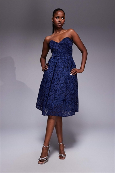 Платье-миди из бенгалина с кружевным верхом, декольте в форме сердца, плиссированным подолом и темно-синим цветом. артикул 150174869