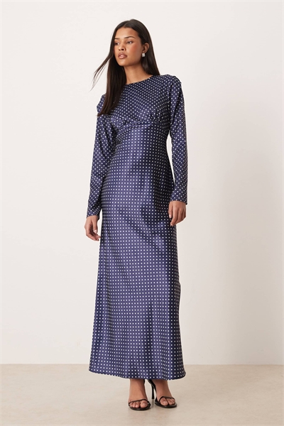 Макси-платье из атласа с вырезом на талии артикул 153574438