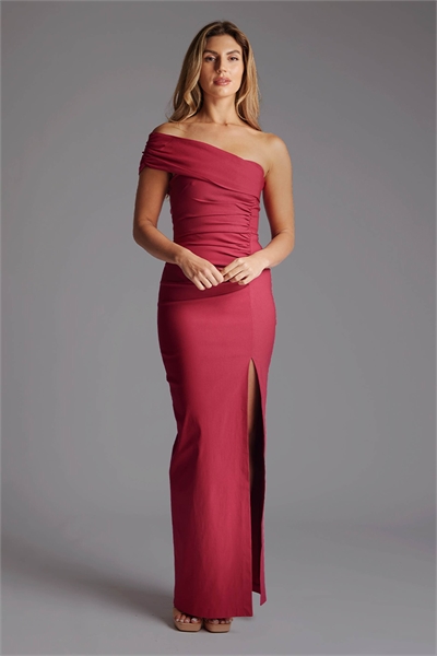 Макси-платье с открытыми плечами и рюшами артикул 155849068