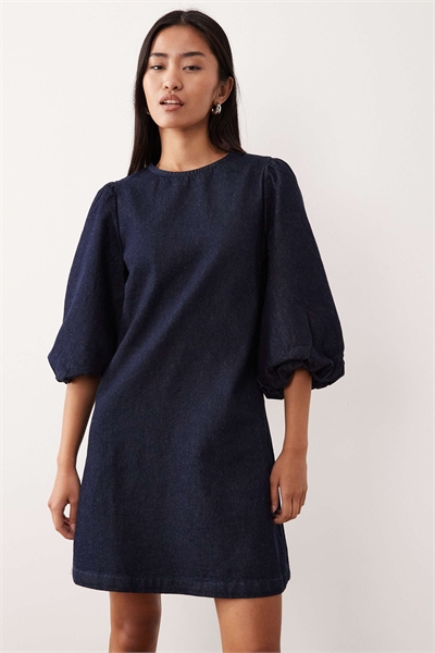 Джинсовое мини-платье с рукавами-буфетками артикул 150344785