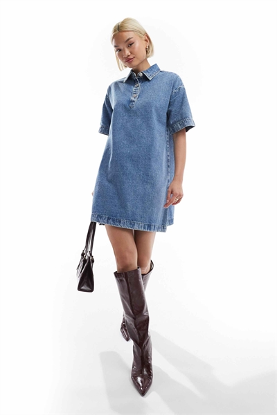 Мини-платье с короткими рукавами и пуговичной планкой артикул 141664810