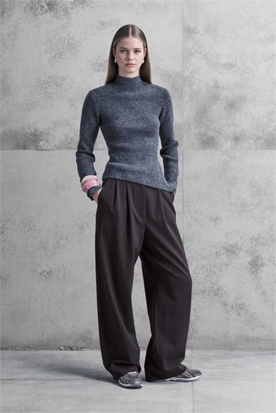 Брюки классического кроя из смешанной шерсти с балонными манжетами артикул 152632135