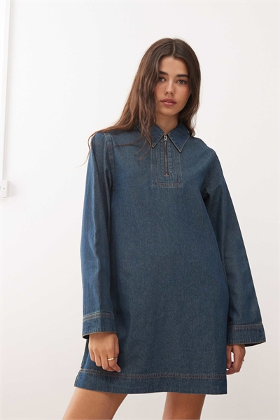 Мини-платье из джинсовой рубашки с длинными рукавами артикул 147760594