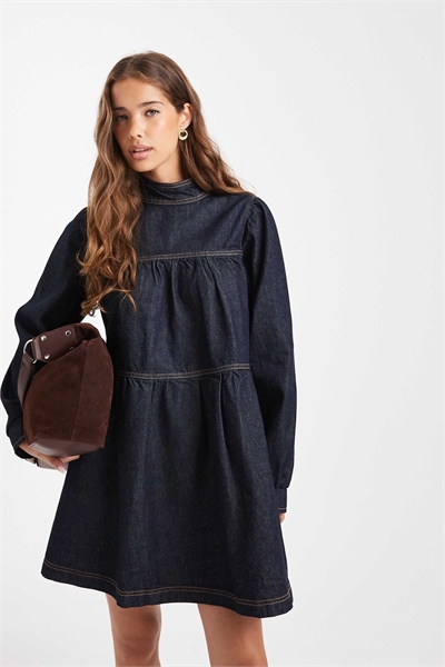 Джинсовое платье с воланами артикул 150370338