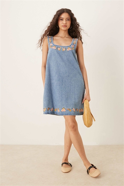 Мини-платье из денима с квадратным вырезом и вышивкой артикул 146857042