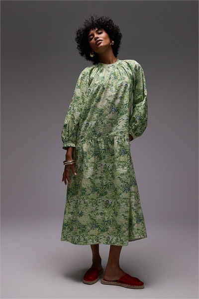 Платье-сарафан из чистого хлопка средней длины с заниженной талией и принтом в виде зеленых листьев артикул 144644430
