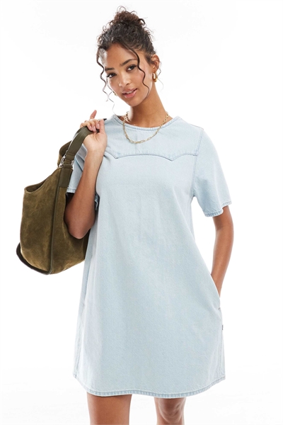 Платье-мини из денима артикул 137424375