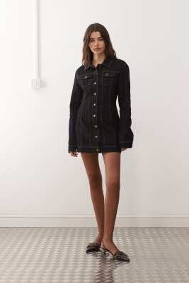 Мини-платье из денима с высоким содержанием хлопка, завязывающееся на талии и застегивающееся на пуговицы артикул 152315424