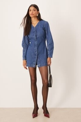 Мини-платье из денима с высоким V-образным вырезом и рукавами-коконами артикул 151669157