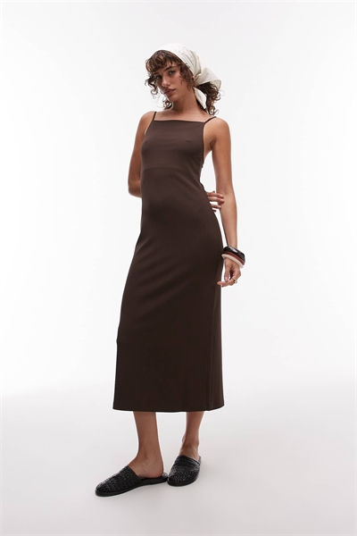 Компактное платье-миди с квадратным вырезом и без рукавов, шоколадно-коричневого цвета артикул 144644424