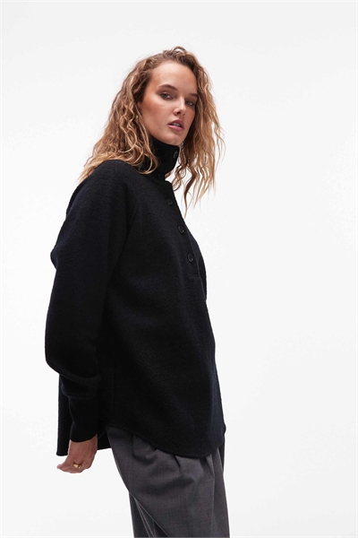 Свитер из валяной шерсти с воротником-поло артикул 152632147