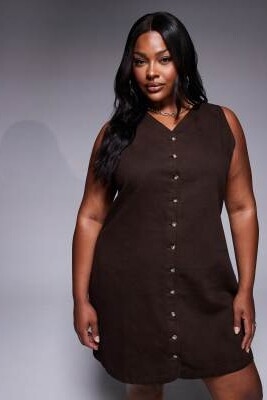 ASOS DESIGN Curve: джинсовое платье с V-образным вырезом и застежкой на пуговицы артикул 147695982