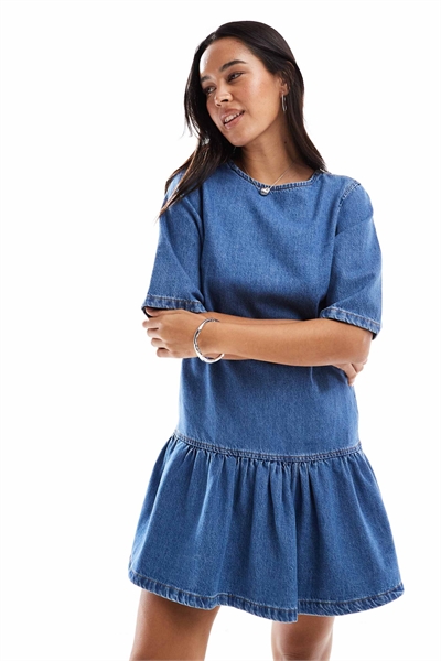 Мини-платье из джинсовой ткани с заниженной талией артикул 142910220