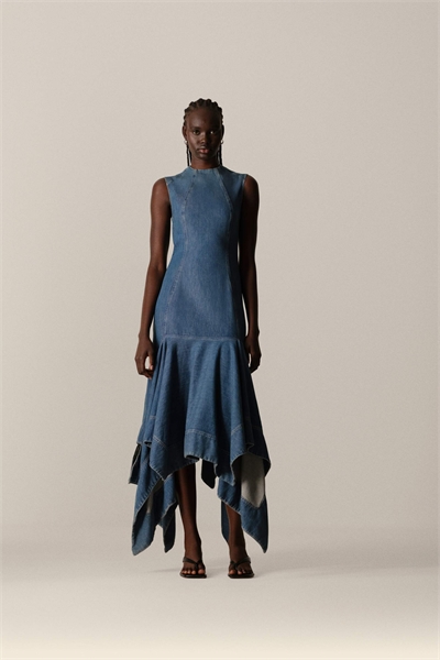 Платье средней длины с квадратным вырезом артикул 147406846