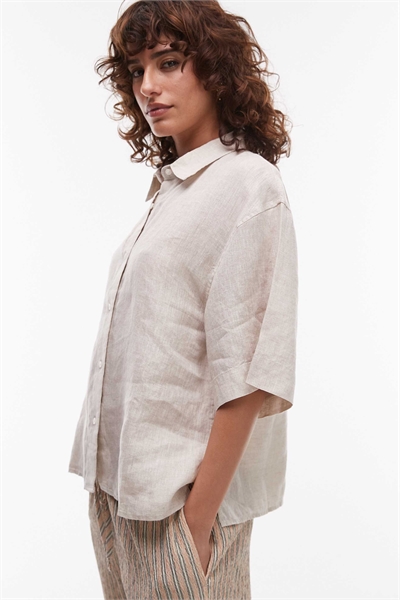 Льняная рубашка с короткими рукавами артикул 144644417