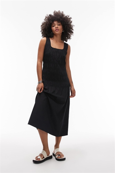 Хлопковое платье средней длины с вытачкой на лифе и заниженной талией, черного цвета артикул 147258719