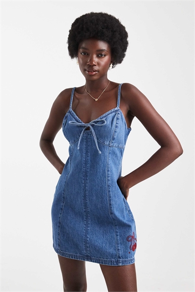 Мини-платье из денима с бретелями-спагетти артикул 149963183