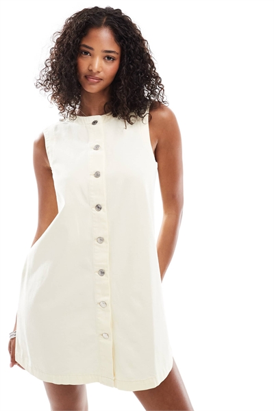 Джинсовое мини-платье трапециевидного кроя с застежкой на пуговицах артикул 149081111