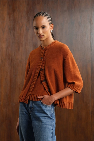 Вязаный кардиган с рукавами 3/4 и оборкой по краю артикул 149244919