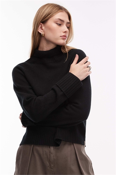 Шерстяной свитер с высоким воротником и широкими манжетами артикул 151304579