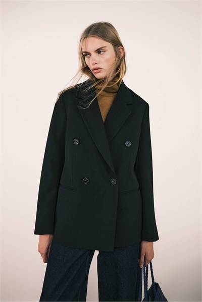 Блейзер свободного кроя с двойной застежкой и карманами с отворотом спереди артикул 149244969