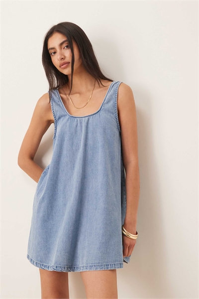 Платье с вырезом на спине и заниженной талией артикул 143503394