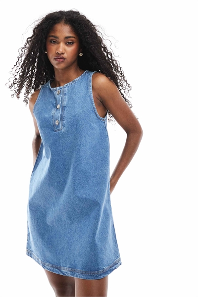 Мини-платье-футляр из денима с пуговицами артикул 143751365