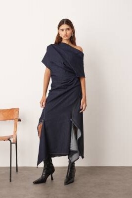 Макси-платье из джинсовой ткани цвета индиго с драпировкой артикул 148917661