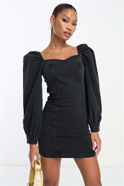 Джинсовое мини-платье с рукавами-буффами артикул 125630741