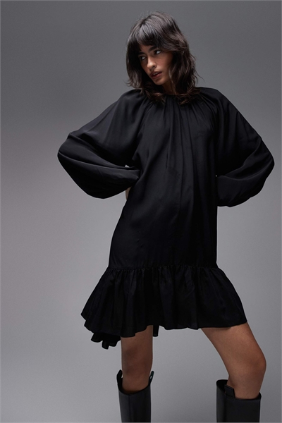 Длинное платье-миди с рукавами и рюшами, черного цвета артикул 153642876