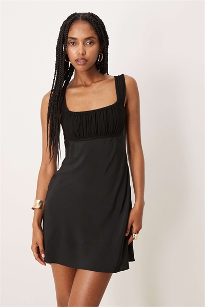 Мини-платье из атласа с короткими рукавами артикул 148446876