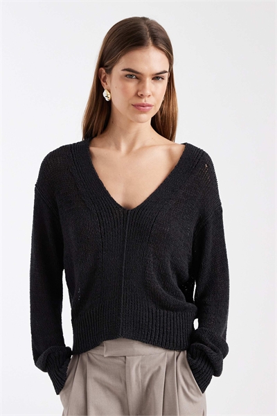 Свитер для подростков из смешанной хлопковой ткани с V-образным вырезом и декоративными швами артикул 155443196